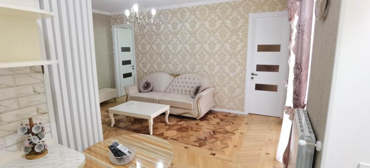 Nano'S Apartament-2 Kutaisi Exteriör bild